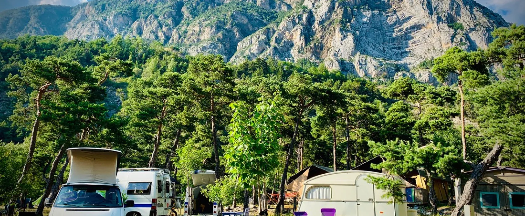 Camping River Caravaning