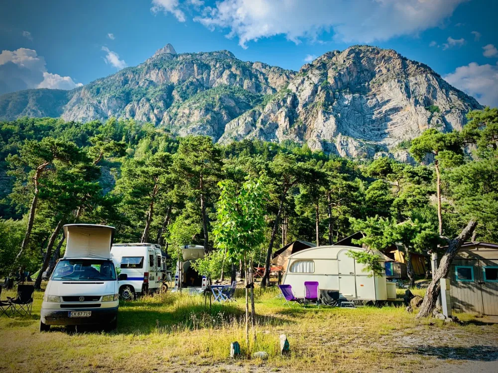 Camping River Caravaning