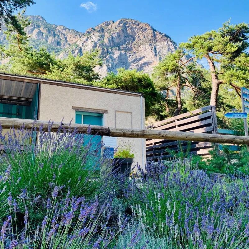 Camping River Caravaning