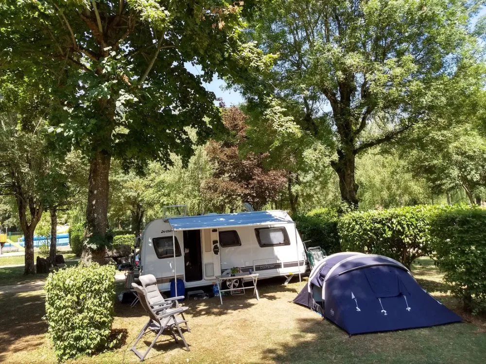 Camping des Grottes  