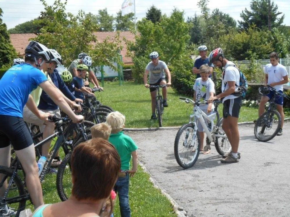 Camping Eguzon " La Garenne"  