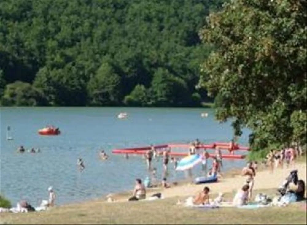 Camping**** Les Coteaux du Lac