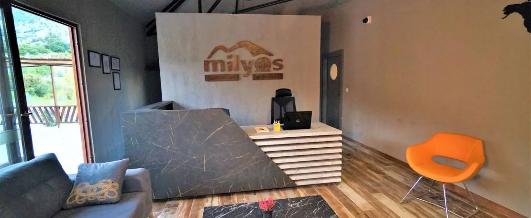 Milyos Hobbit Hotel