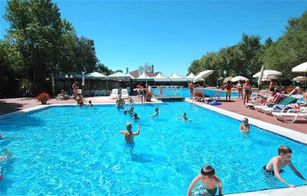 Isamar Holiday Village
