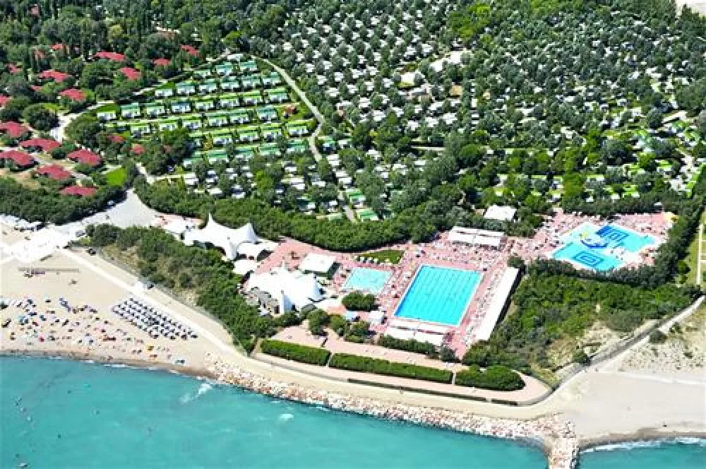 Isamar Holiday Village