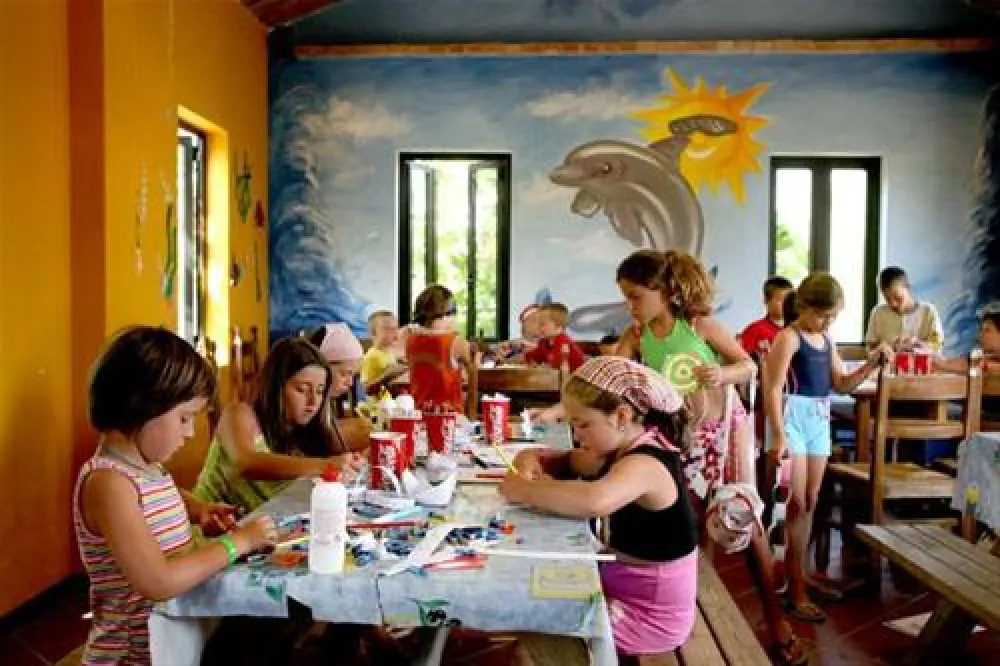 Isamar Holiday Village