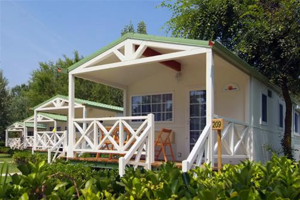 Isamar Holiday Village