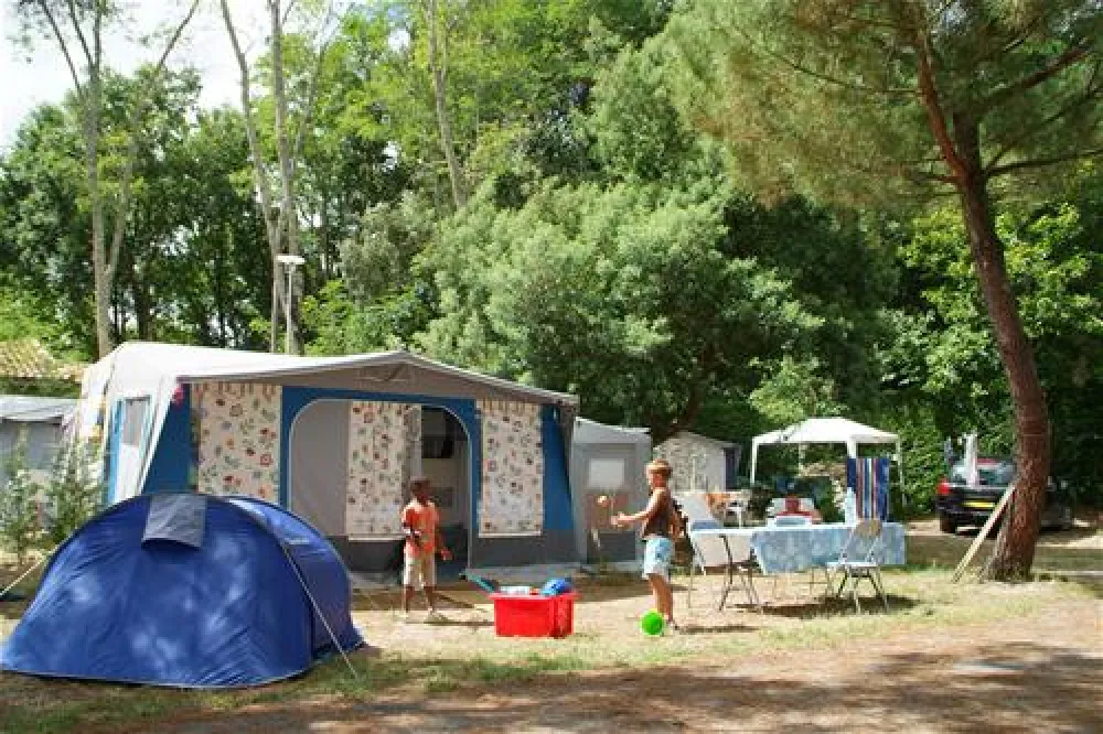 Camping Les Acacias  