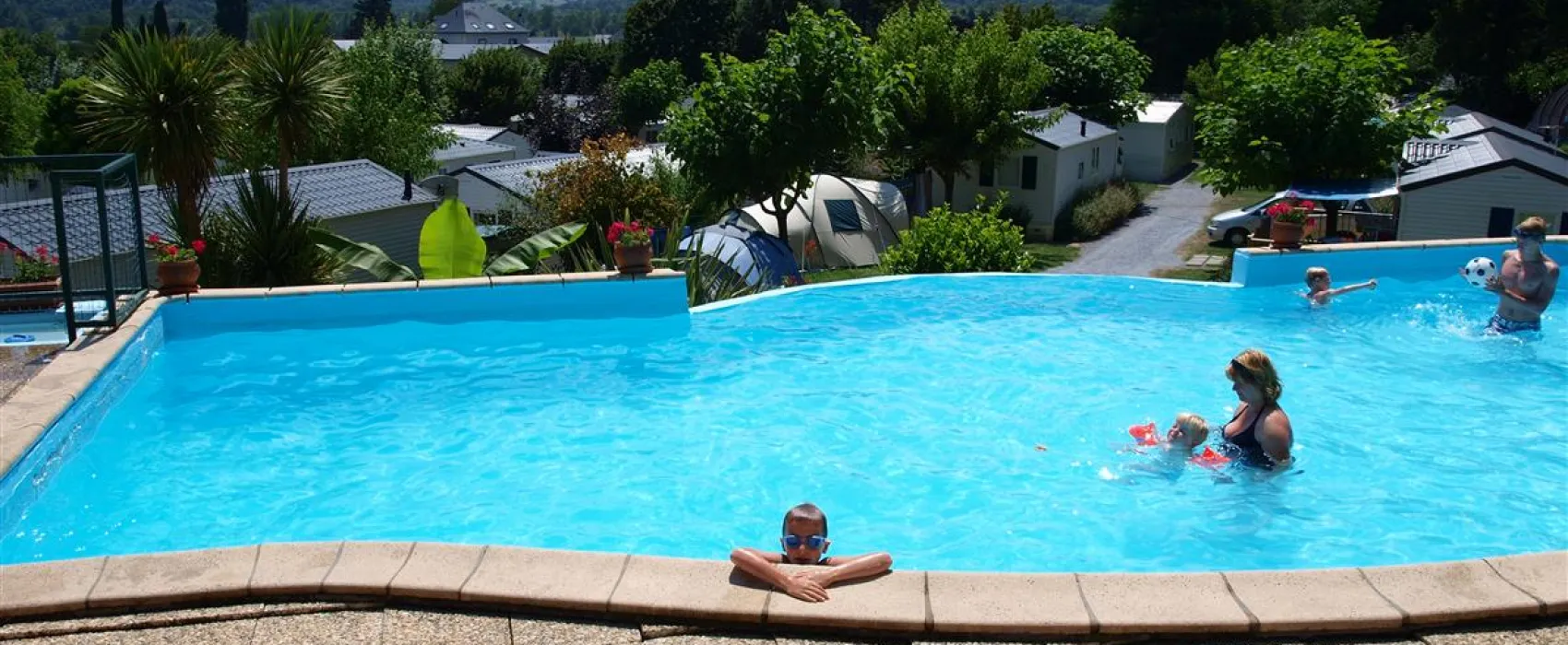 Flower camping - Le Soleil Du Pibeste  