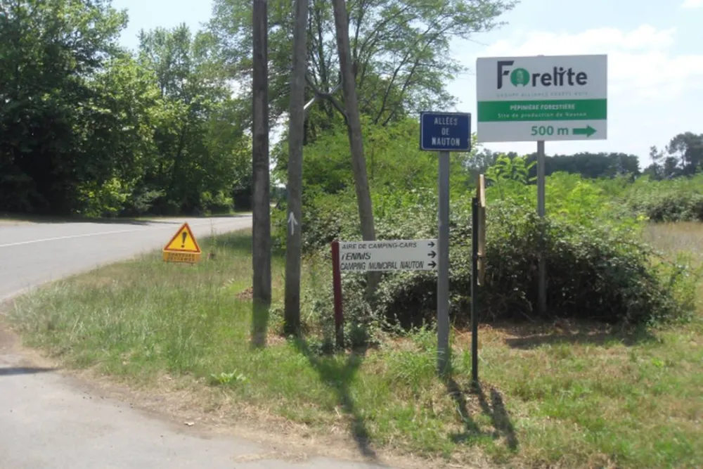 Aire de Camping Cars De Nauton