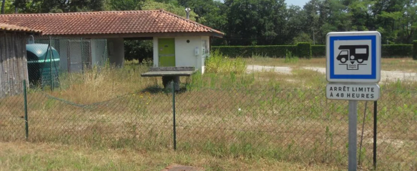 Aire de Camping Cars De Nauton