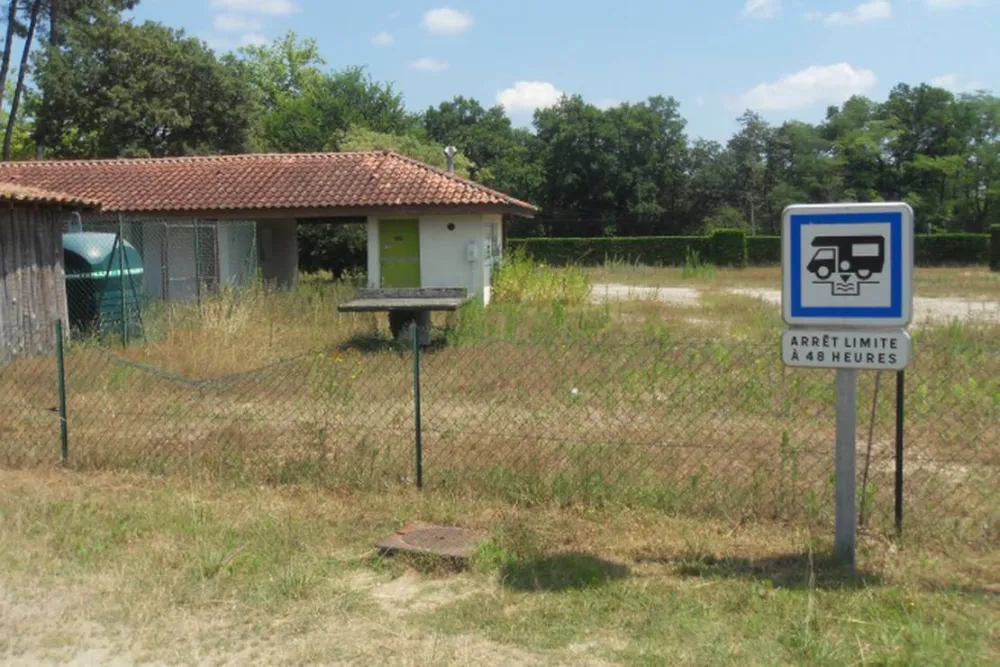 Aire de Camping Cars De Nauton