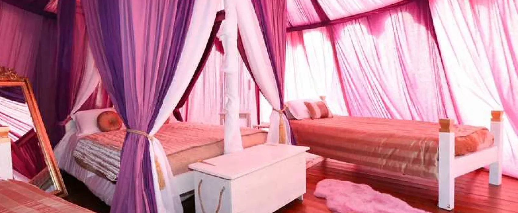 Warwick Castle Knight&#39;s Village