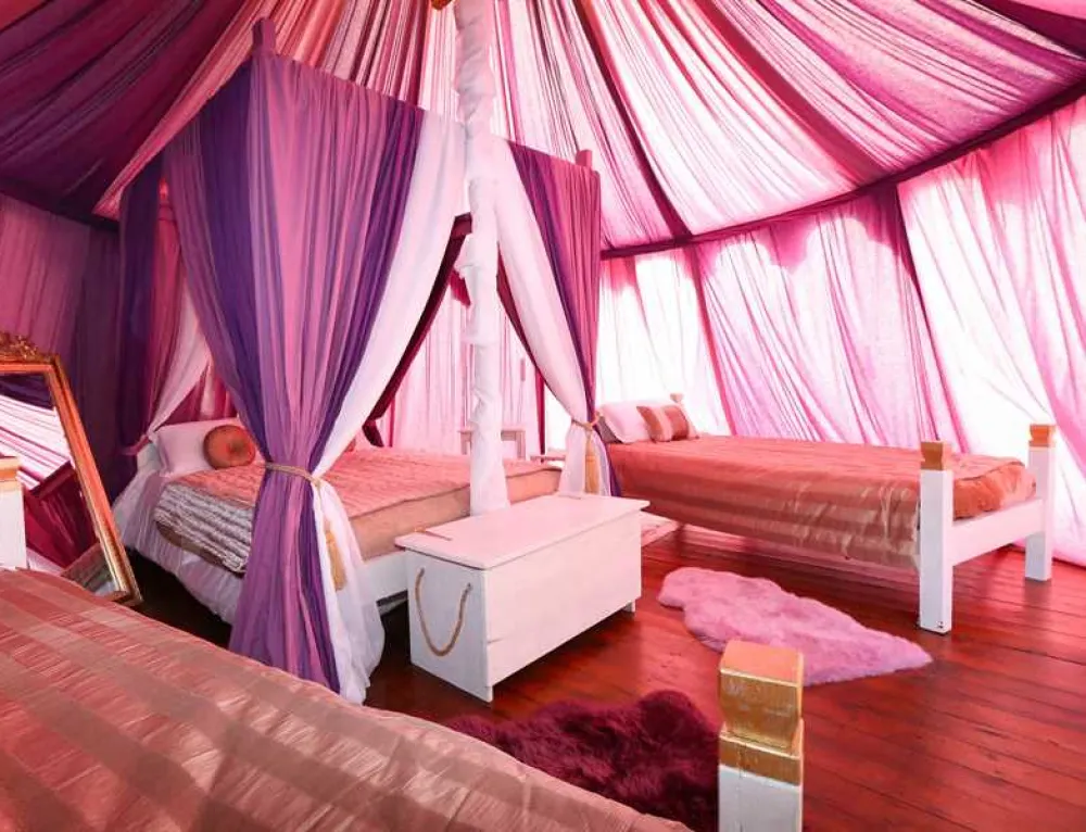 Warwick Castle Knight&#39;s Village