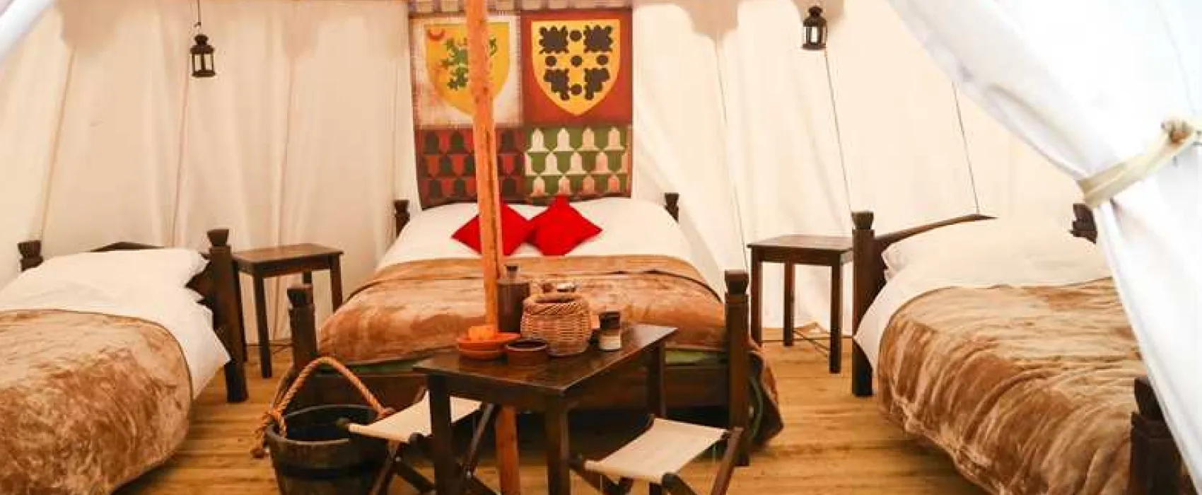 Warwick Castle Knight&#39;s Village