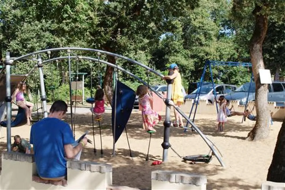 Campimg Domaine des Charmilles  