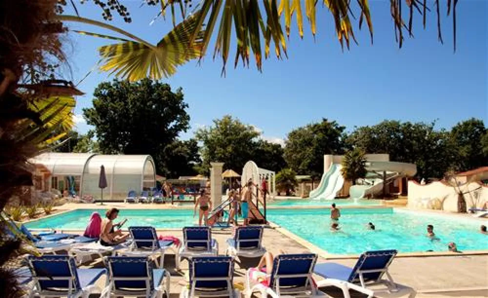 Campimg Domaine des Charmilles  