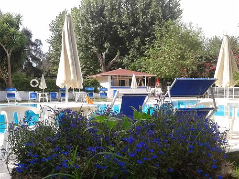 Camping Village Kalamitsi Beach