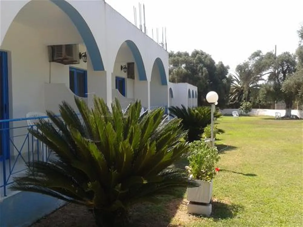 Camping Village Kalamitsi Beach