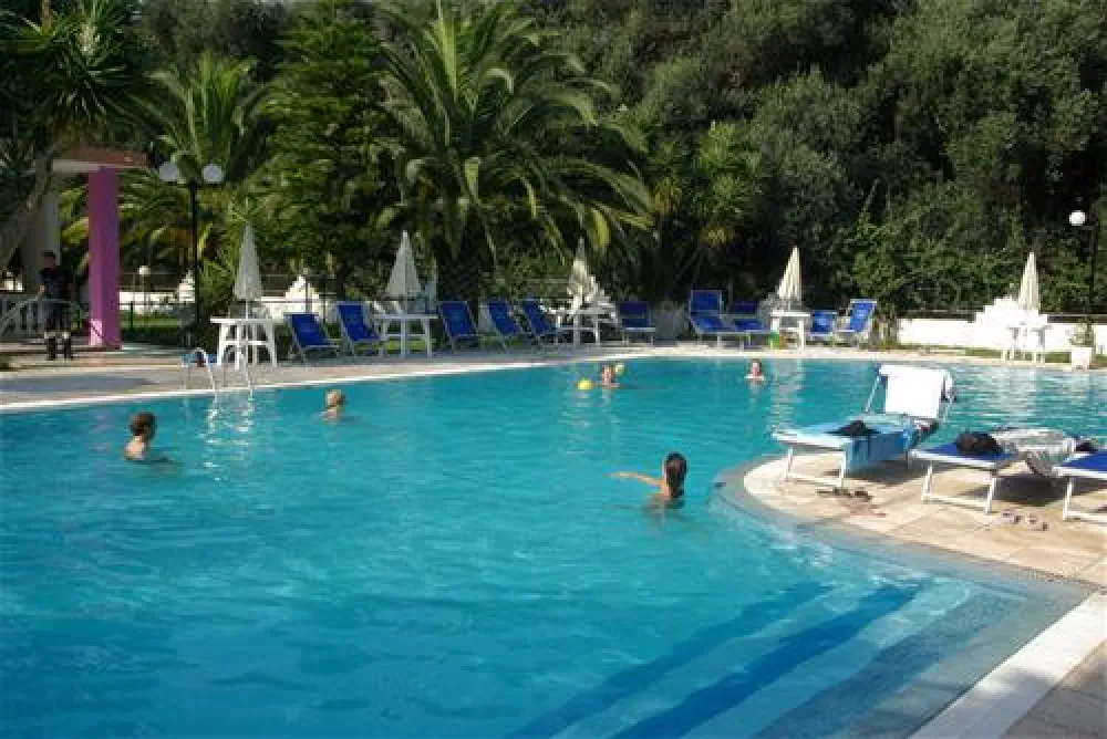 Camping Village Kalamitsi Beach