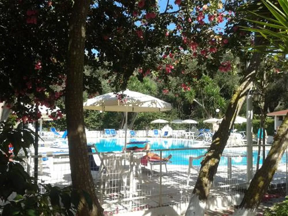 Camping Village Kalamitsi Beach