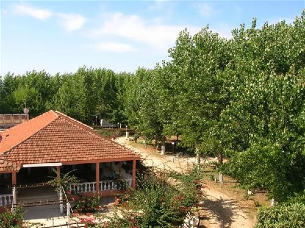 Camping Village Kalamitsi Beach