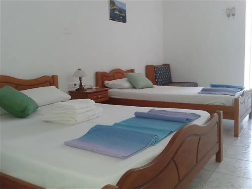 Camping Village Kalamitsi Beach