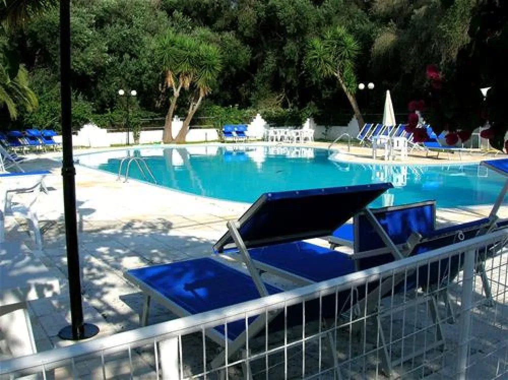 Camping Village Kalamitsi Beach