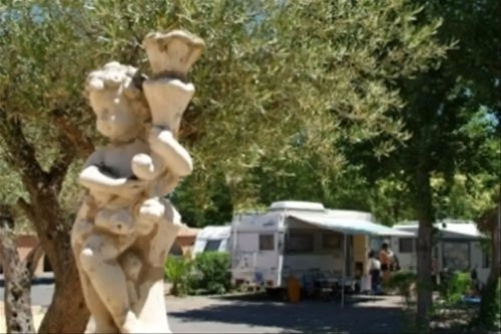 Camping Les Champs Blancs  