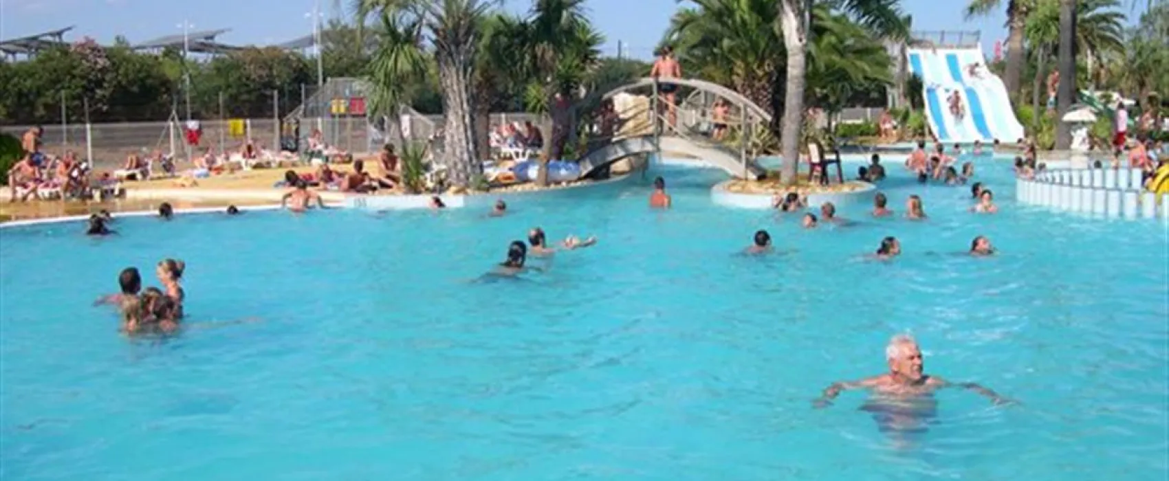 Camping Les Champs Blancs  