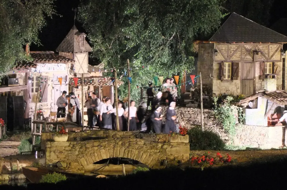 Flower Camping - Le Port de Lacombe