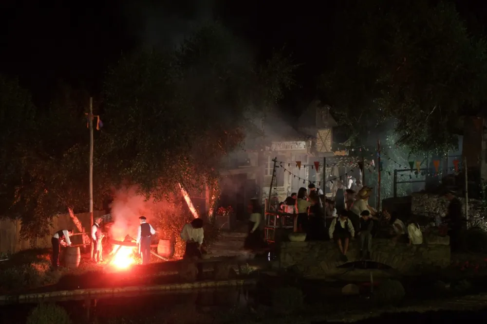 Flower Camping - Le Port de Lacombe