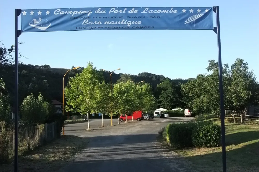 Flower Camping - Le Port de Lacombe