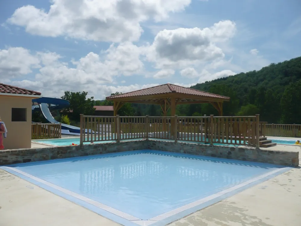 Flower Camping - Le Port de Lacombe