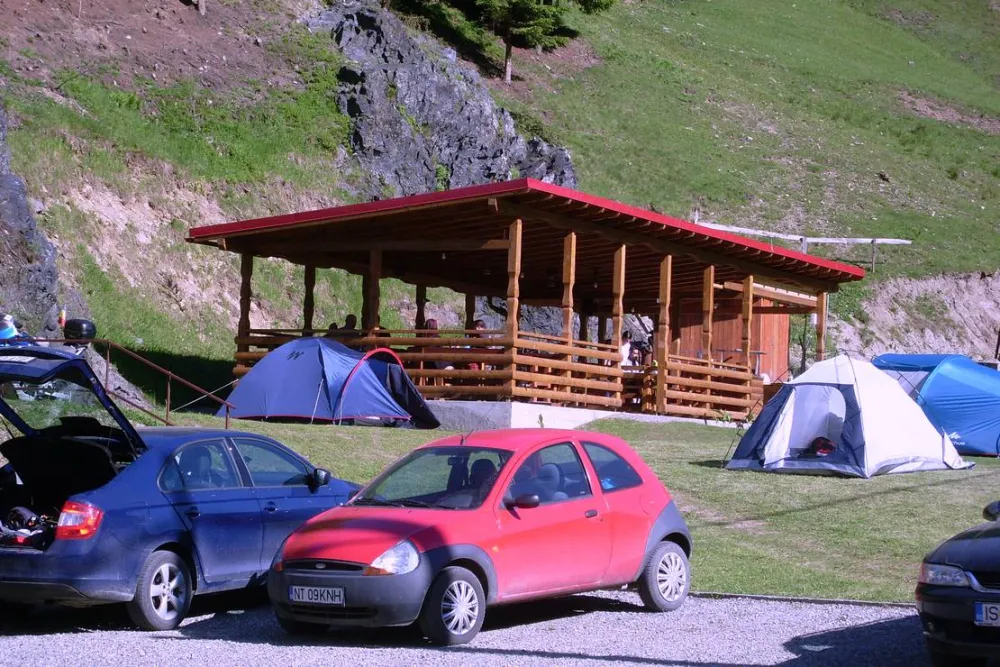 Pensiune camping laura borsa