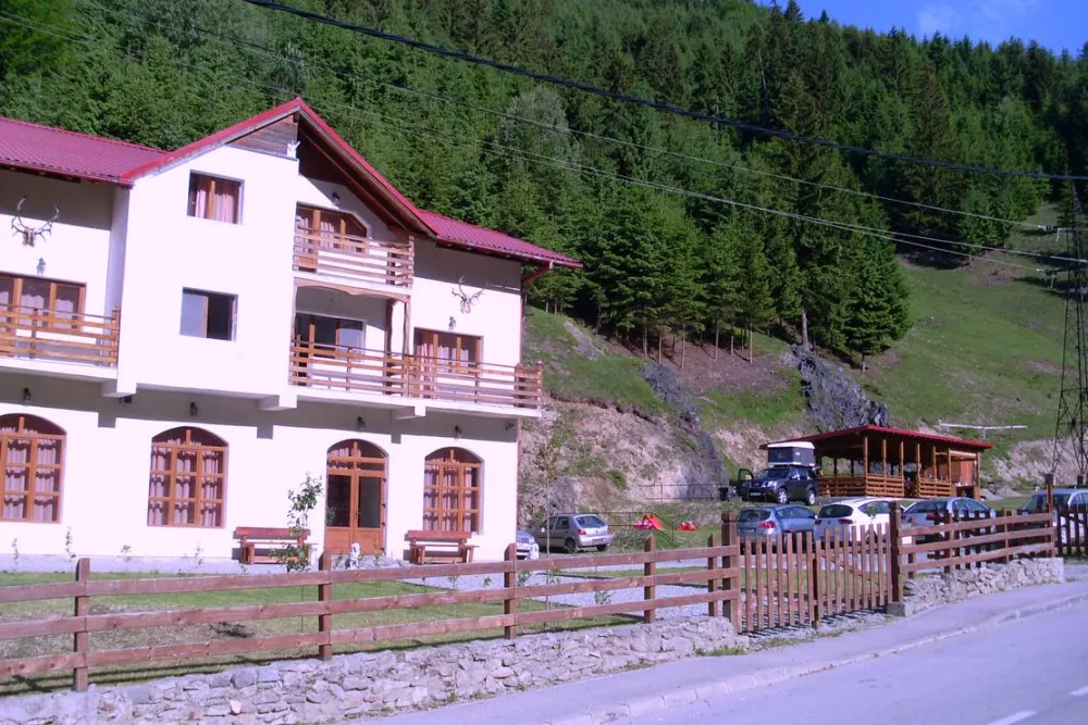 Pensiune camping laura borsa