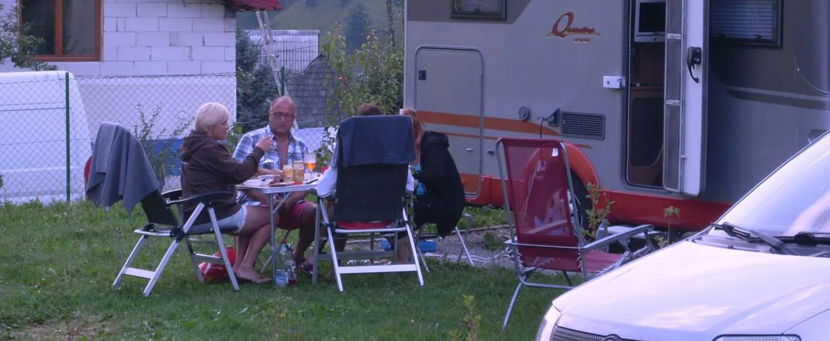 Pensiune camping laura borsa