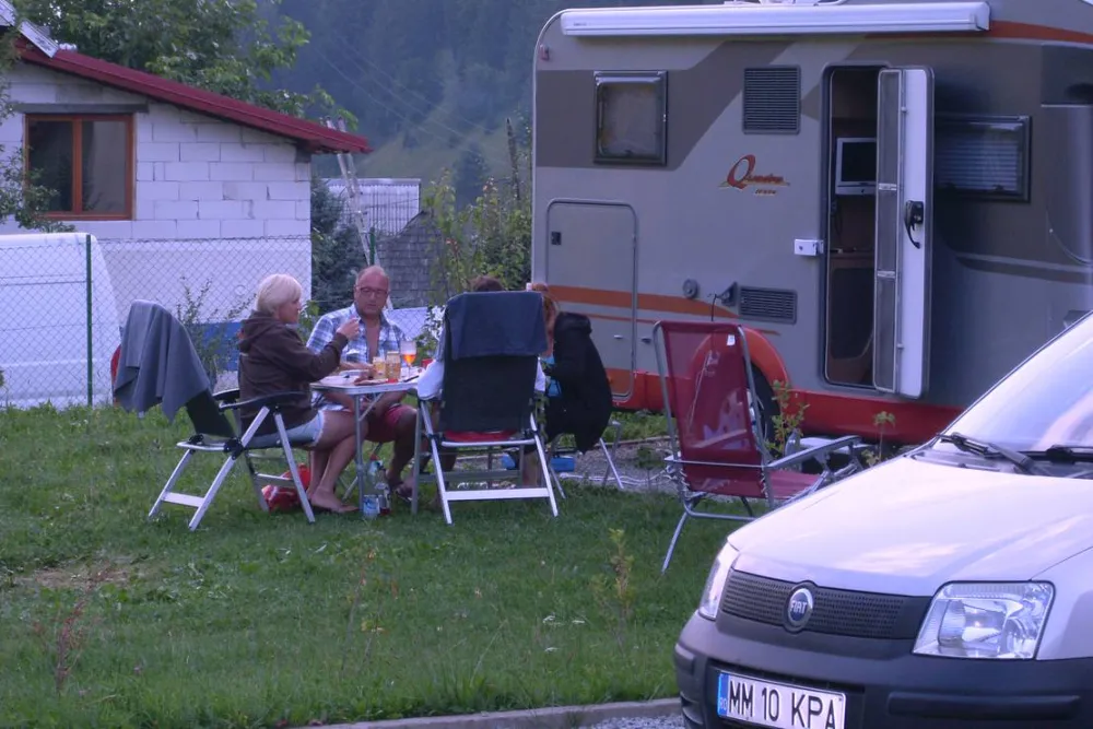 Pensiune camping laura borsa