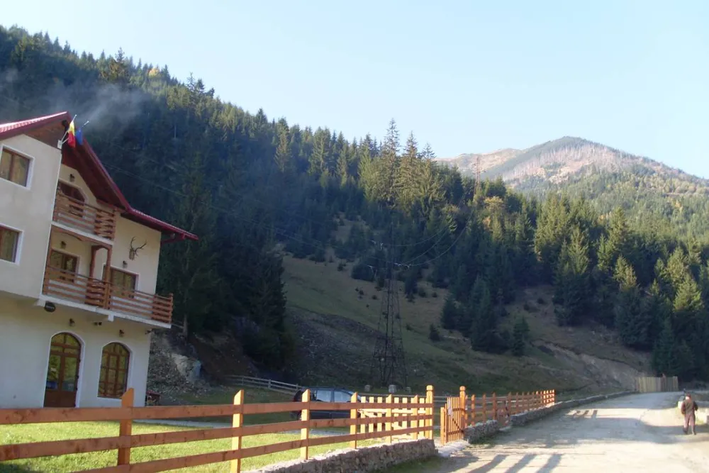 Pensiune camping laura borsa