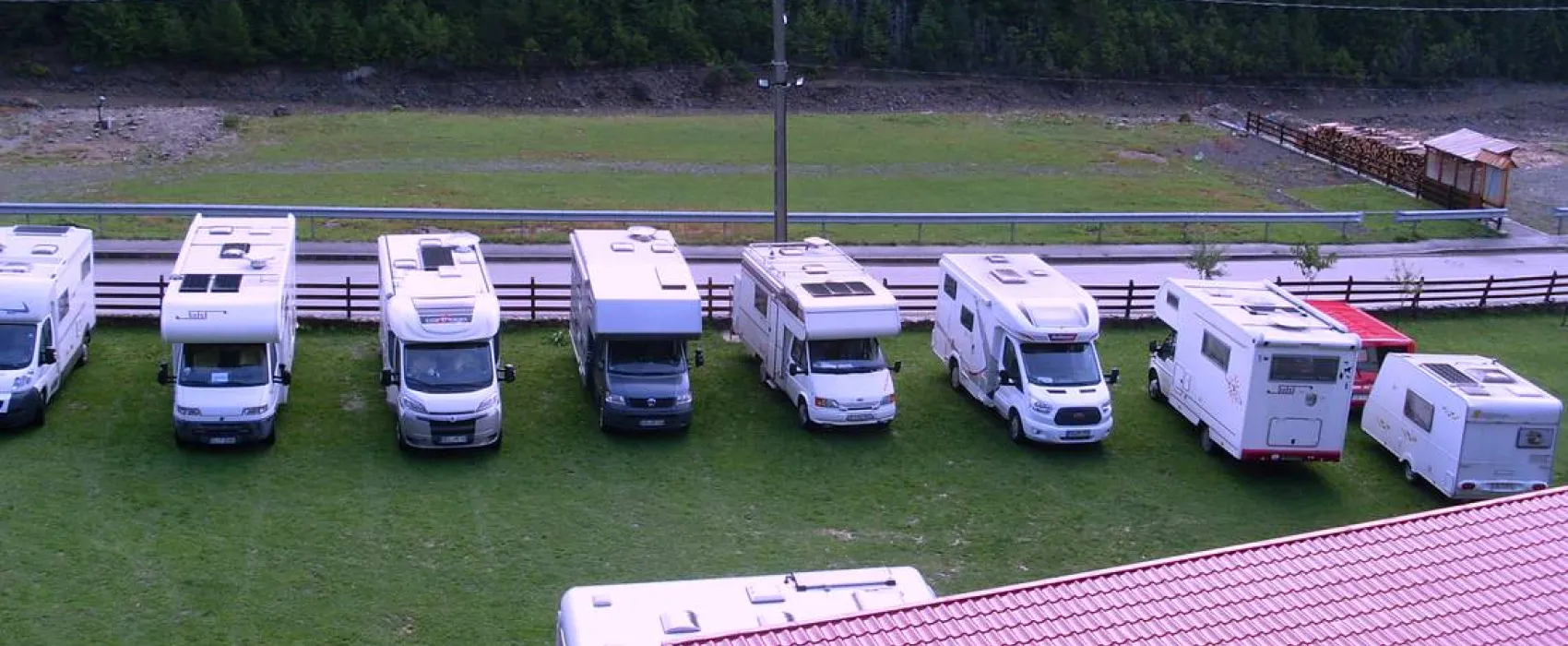 Pensiune camping laura borsa