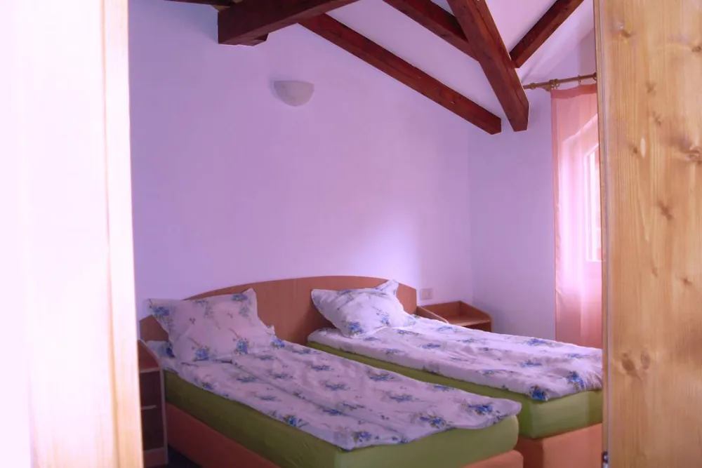 Pensiune camping laura borsa