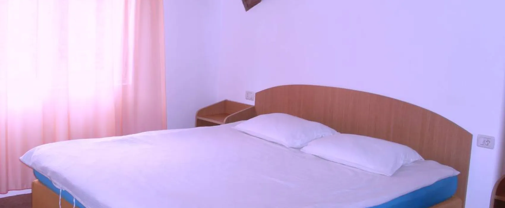 Pensiune camping laura borsa