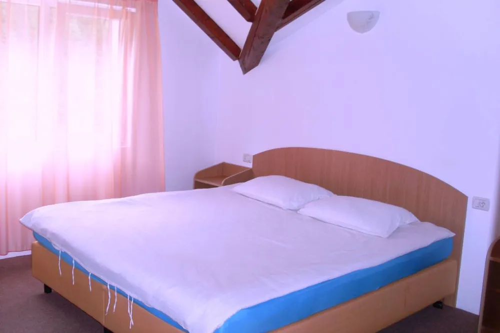 Pensiune camping laura borsa