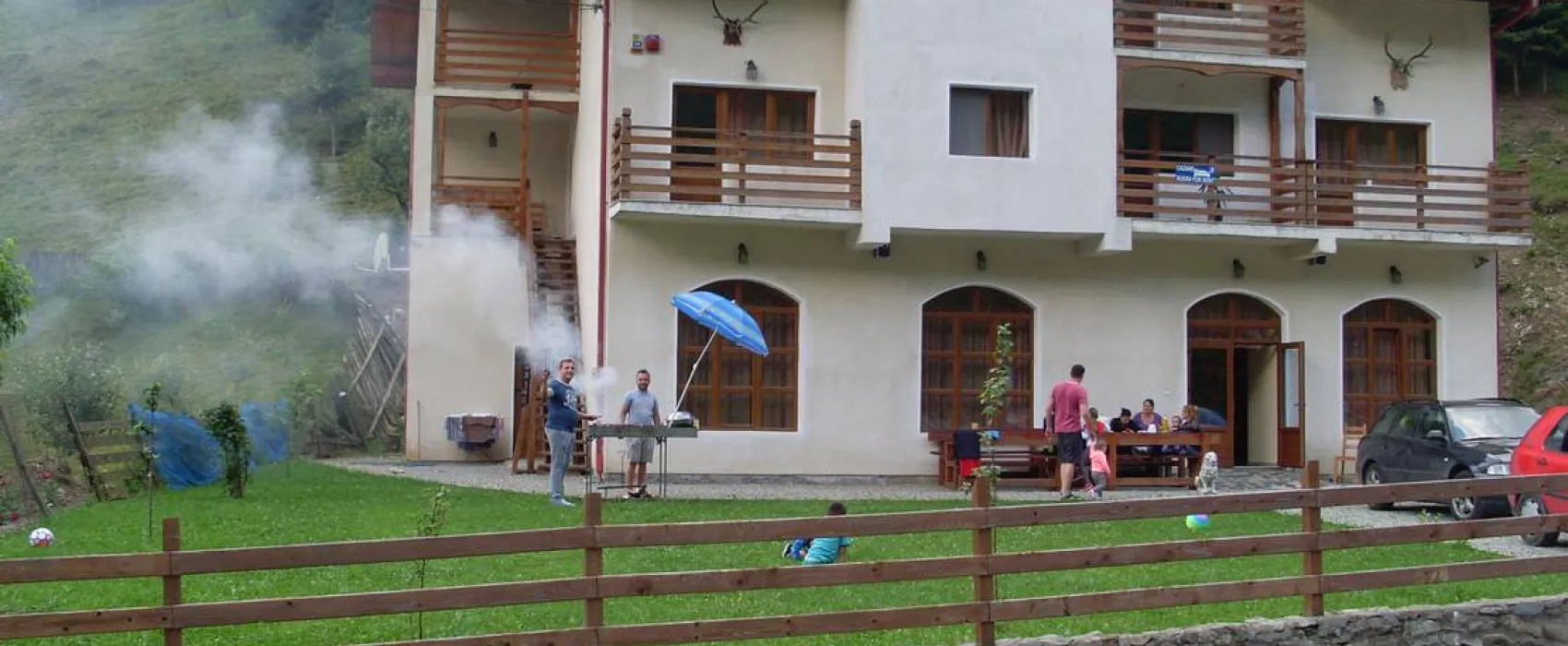 Pensiune camping laura borsa