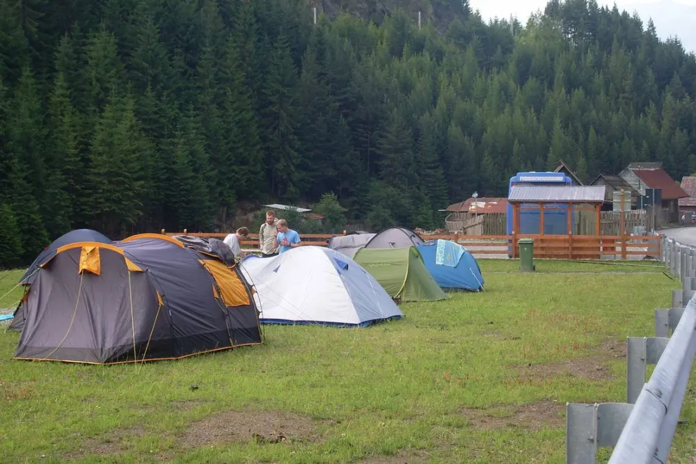 Pensiune camping laura borsa