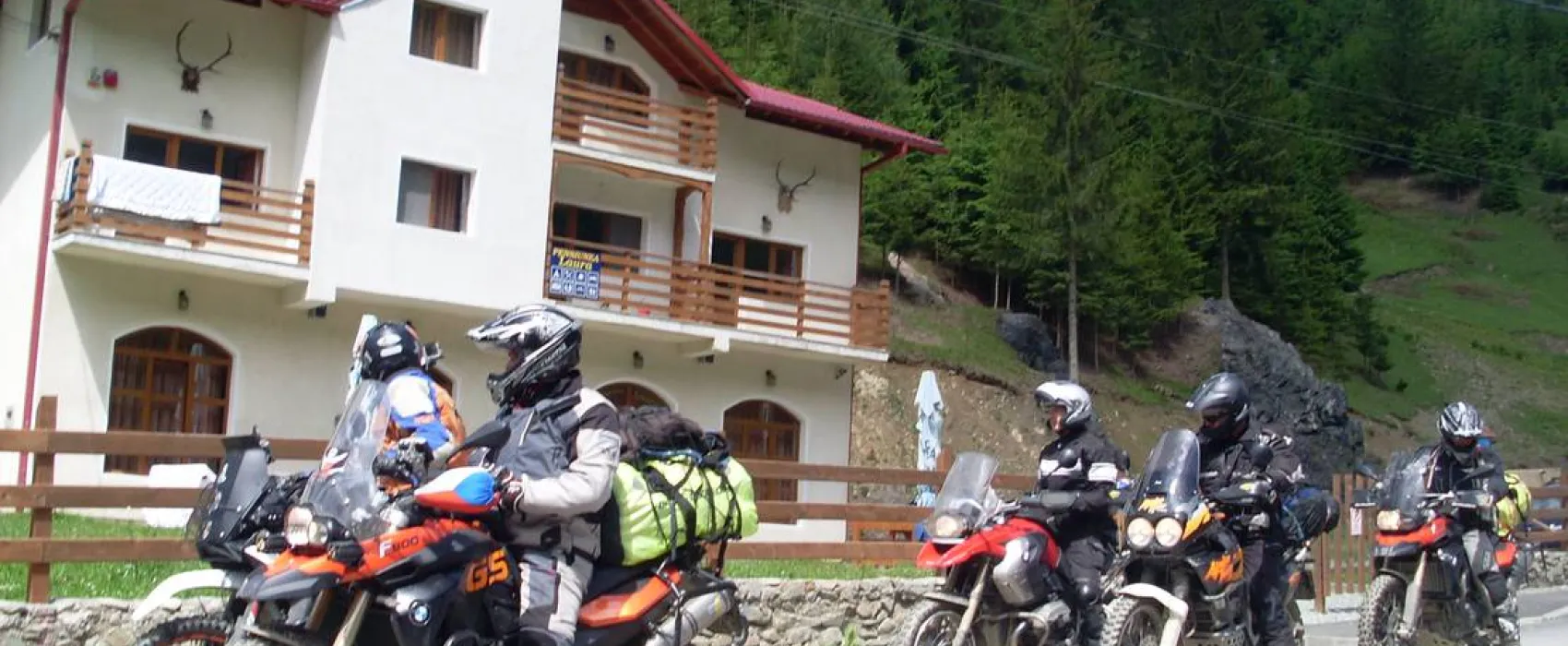 Pensiune camping laura borsa