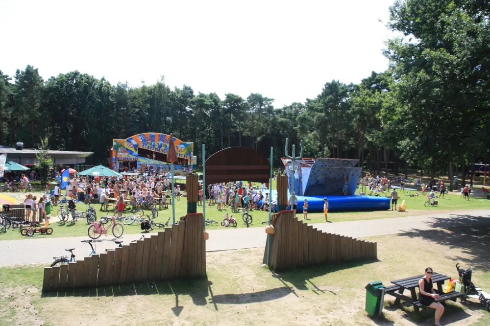 Camping en Speelpark De Heldense Bossen