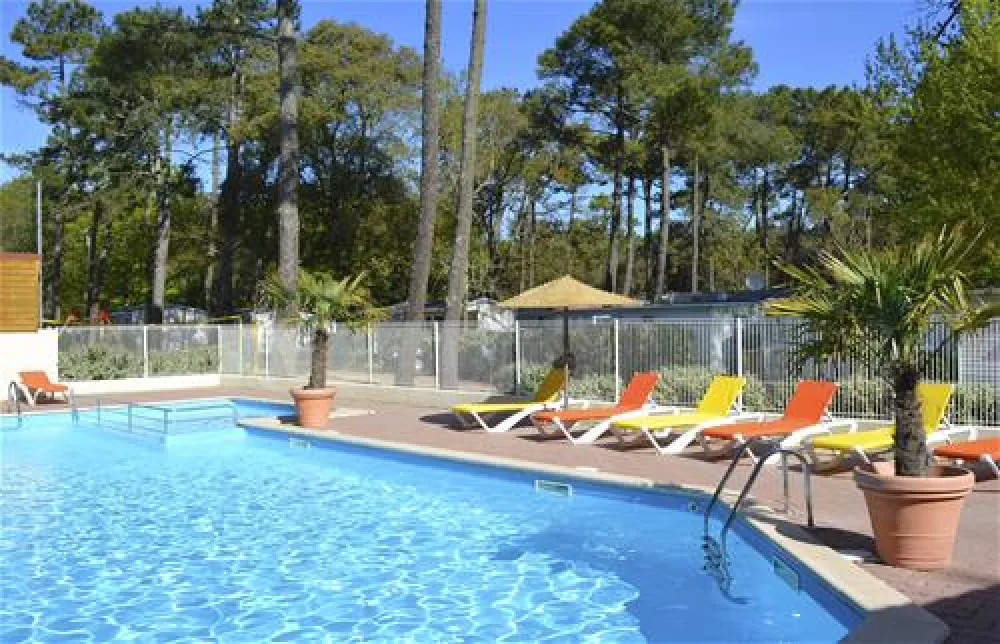 Le Clos des Pins Camping  