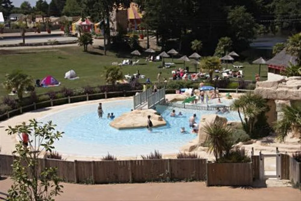 Castel Le Domaine Des Ormes  