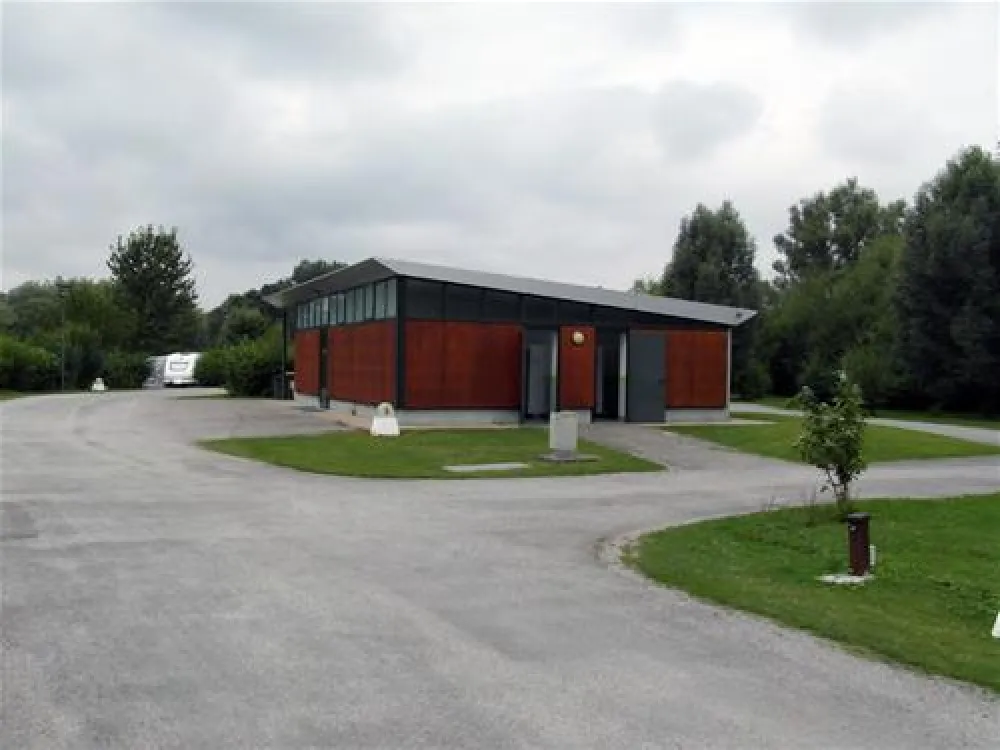 Camping Parc Des Cygnes  